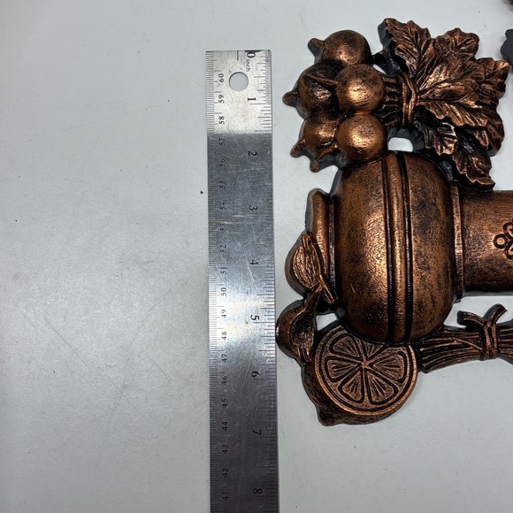 Set of 3 vintage Coppercraft Guild wall hangings with various vegetables - Picture 9 of 11